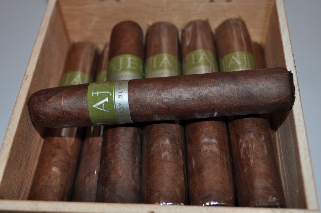 2009 Viaje Holiday Blend Robusto