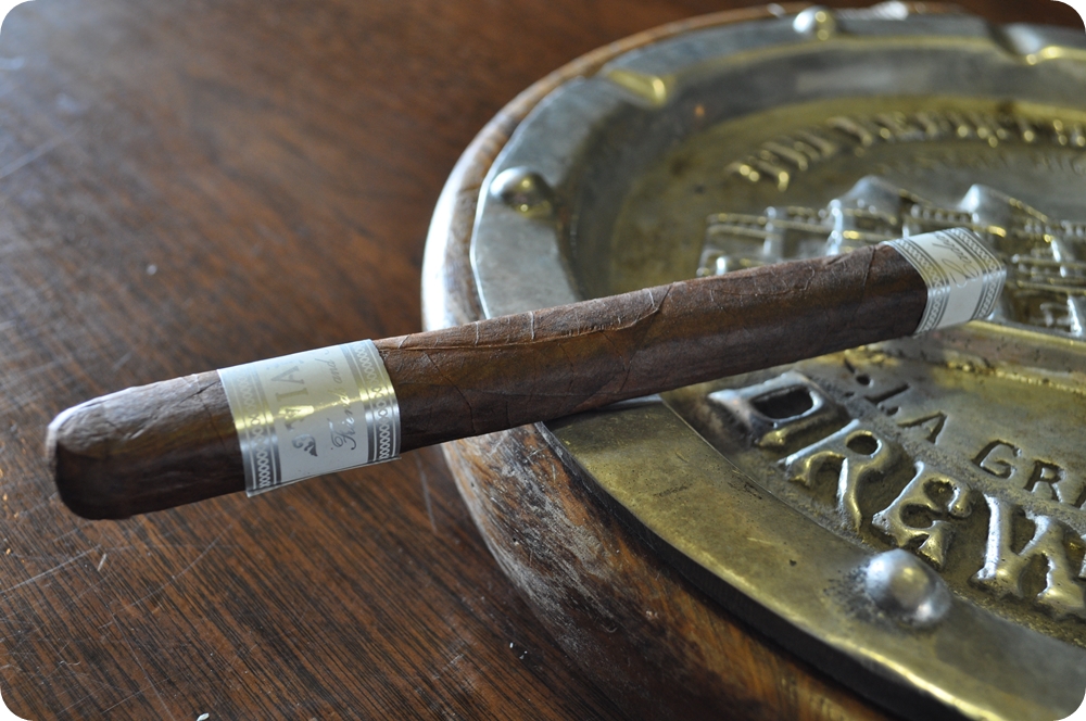 ViajeFriendsandFamilyCigar (1) ViajeFriendsandFamilyCigar 1 Viaje Friends and Family Review